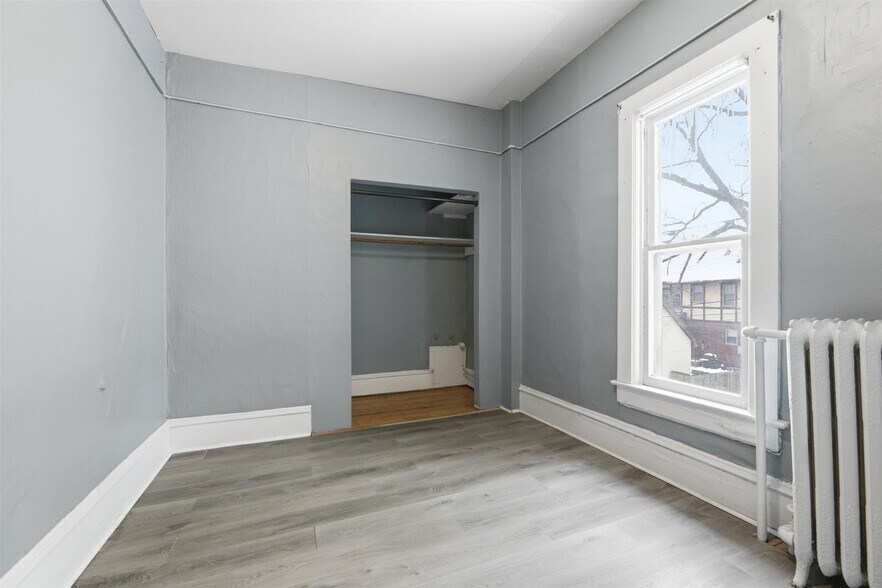 Building Photo - 514 5th Ave SE