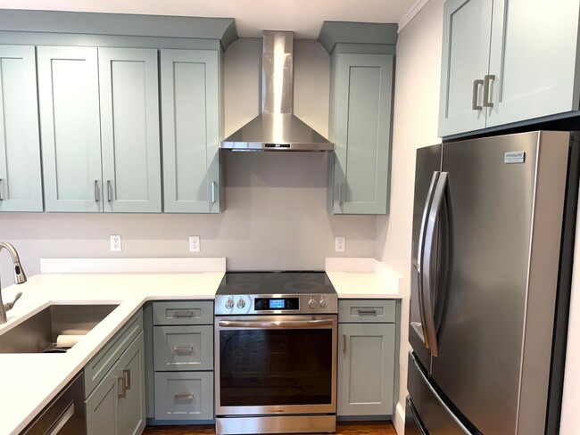 Building Photo - 130 Neal St