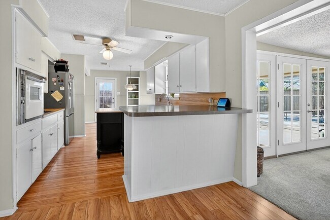 Building Photo - 3210 Cimmaron Ave