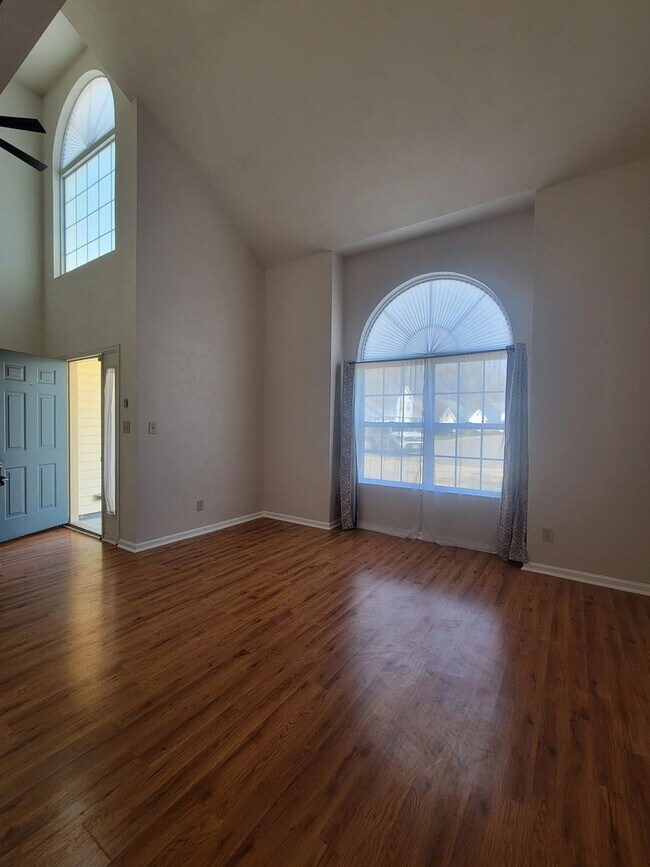 Building Photo - 3719 Bridlepath Ln