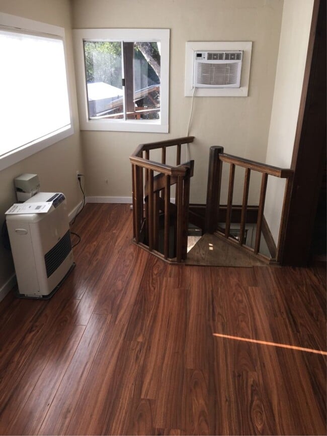 Building Photo - Spacious Clearlake Home