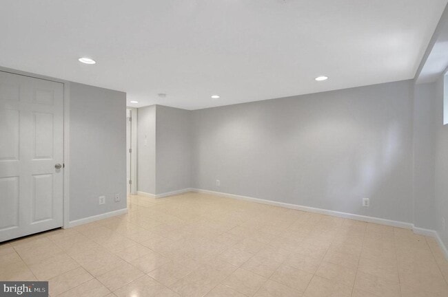 Building Photo - 3204 S Stafford St