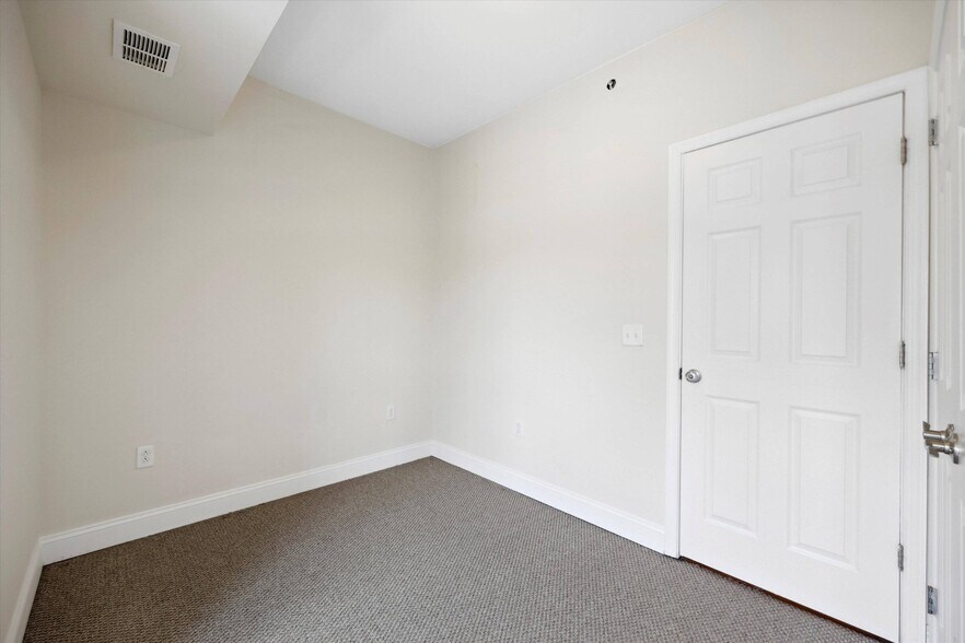 Building Photo - 2001 N Cleveland St