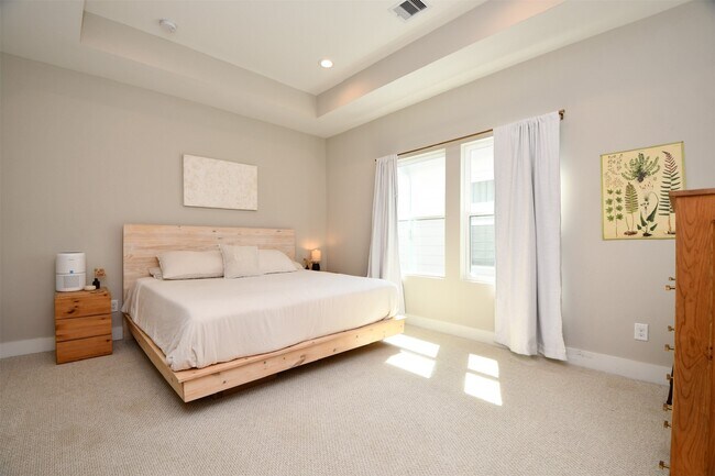 Building Photo - 1239 W Tidwell Rd