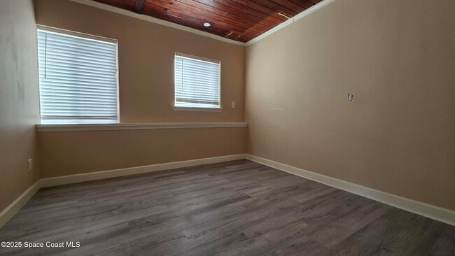 Building Photo - 6411 Ridgewood Ave