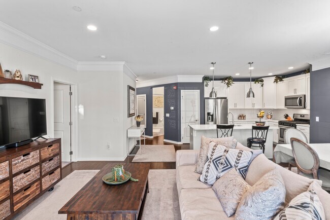 Building Photo - 818 Center Meadow Ln