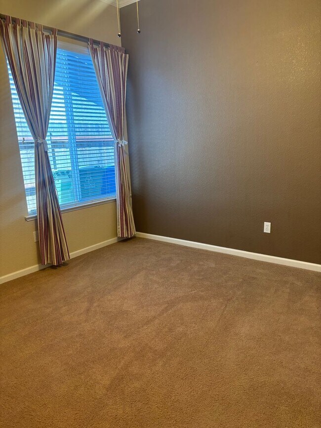 Building Photo - BEAUTIFUL 4-BEDROOM HOME IN ELK GROVE!!