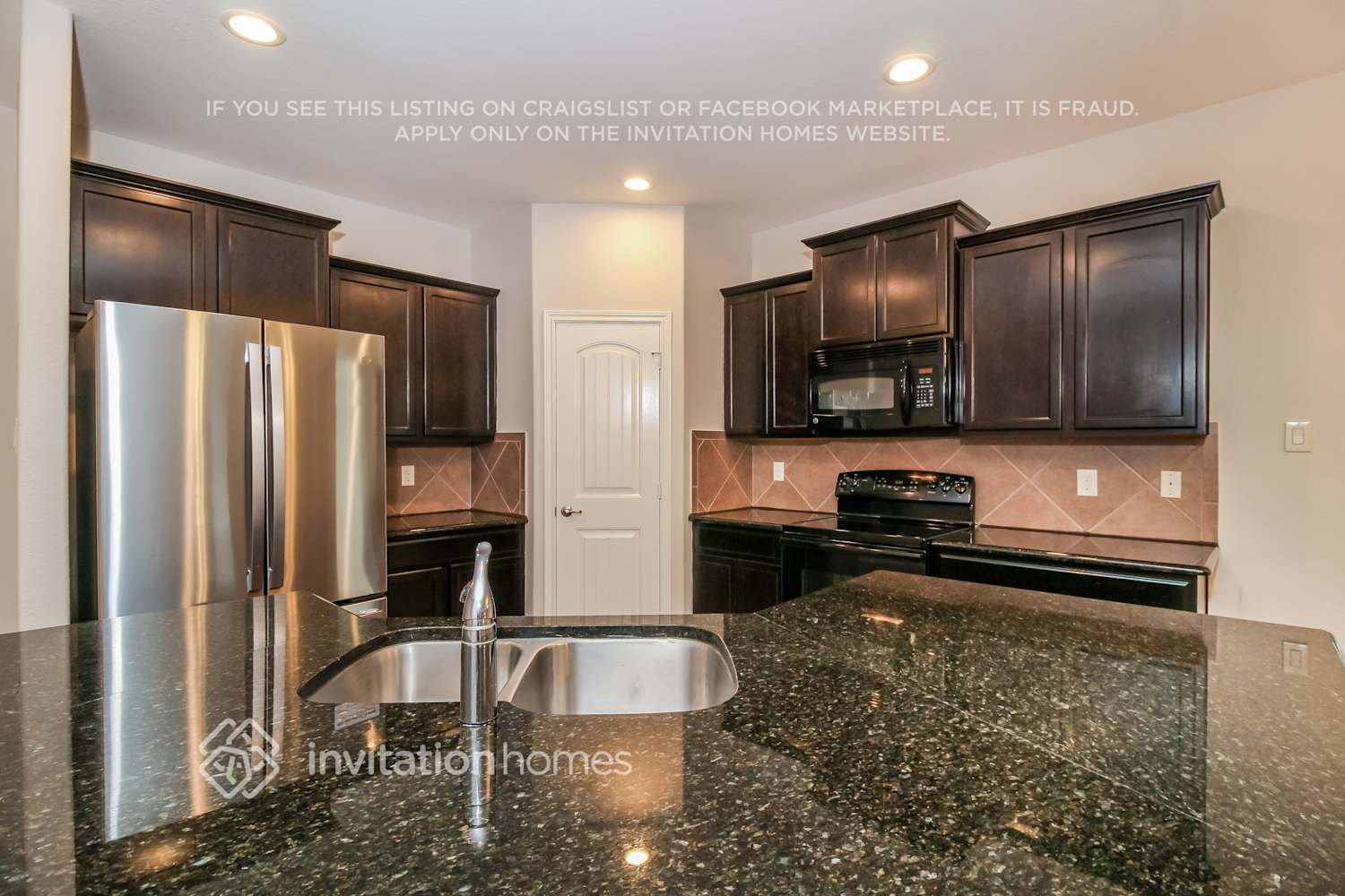 Building Photo - 717 Santa Rosa Dr