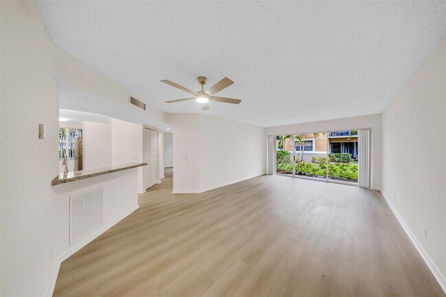 Building Photo - 8977 Wiles Rd