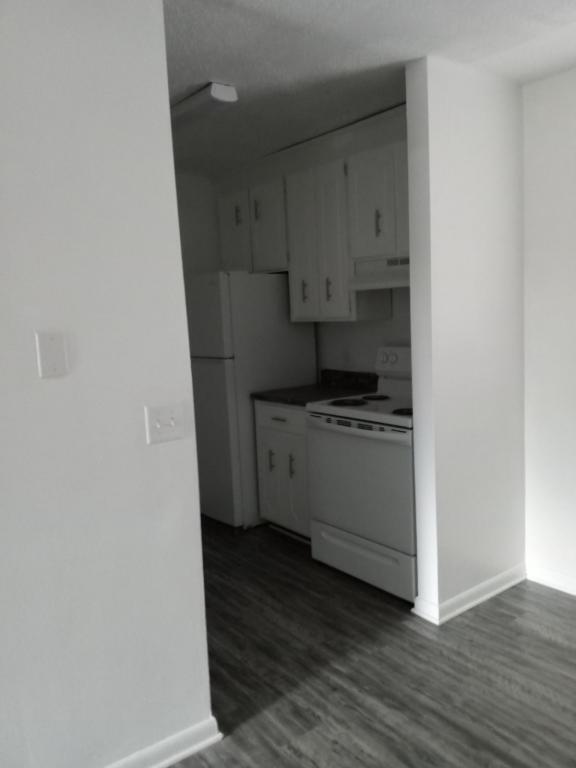 Building Photo - 300 Apache Dr