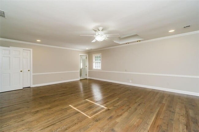 Building Photo - 565 River Chase Point