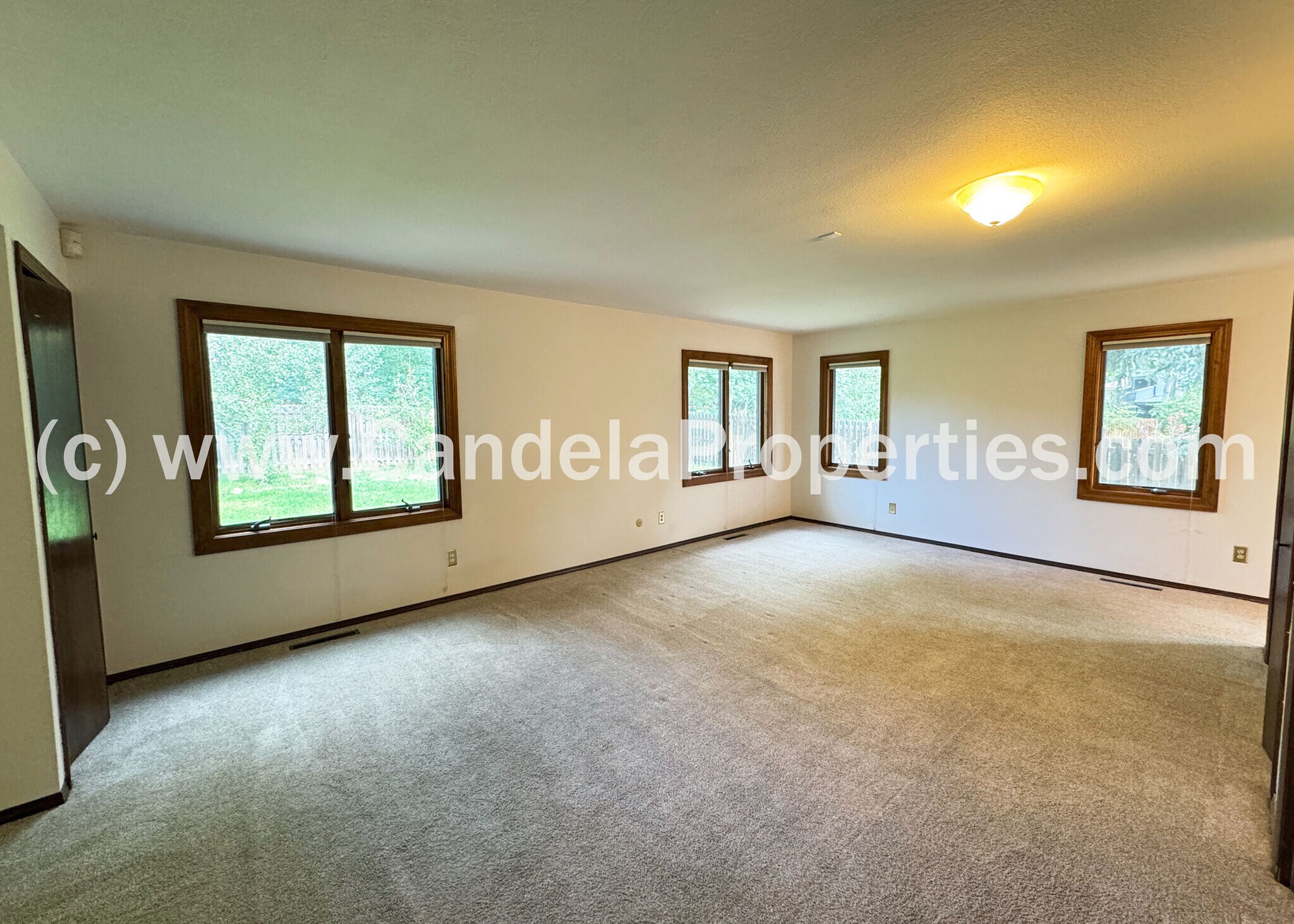 Building Photo - 2970 Shoreham Cir