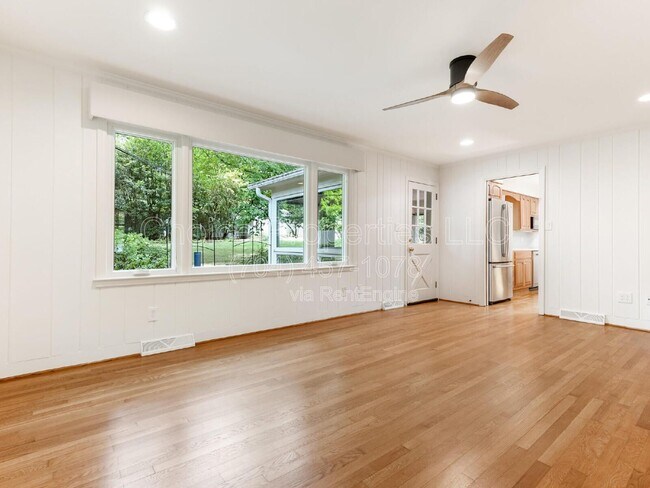 Building Photo - 421 Blairmore Dr