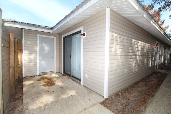 Building Photo - Charming 2 Bedroom Rental in Pace, FL with a Spacious Layout and Prime Location!