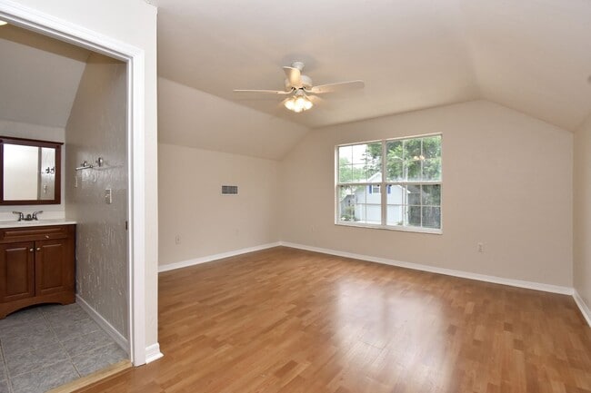 Building Photo - 8209 SW 52 Ln