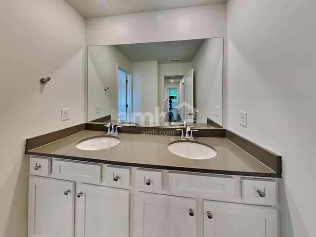 Building Photo - 608 Alcovy Walk Dr