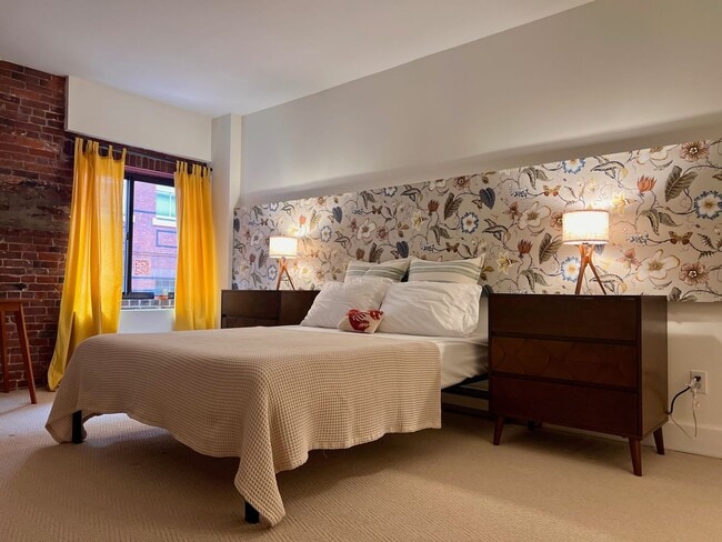Building Photo - Historic, Fully Furnished Downtown Condo