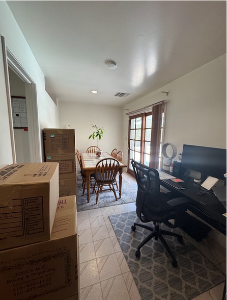 Building Photo - 10201 Oak Park Ave