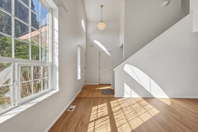 Building Photo - Move in Ready now! 3 bed 2.5ba - Olympia School District