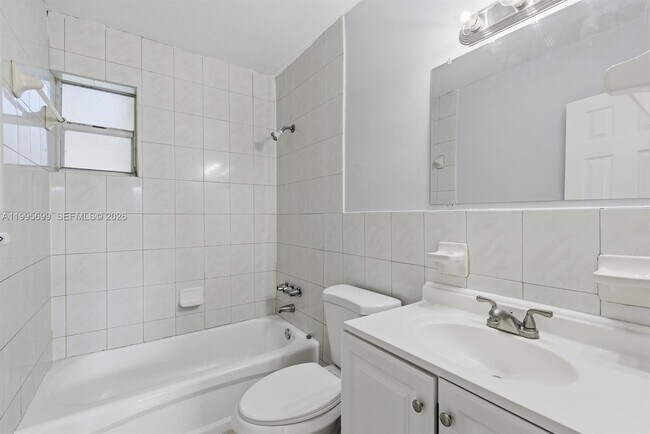 Building Photo - 533 NW 15th Way