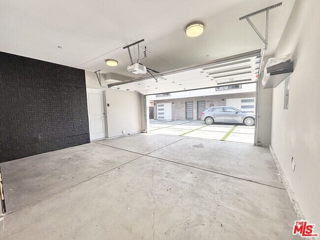 Building Photo - 14528 Killion St