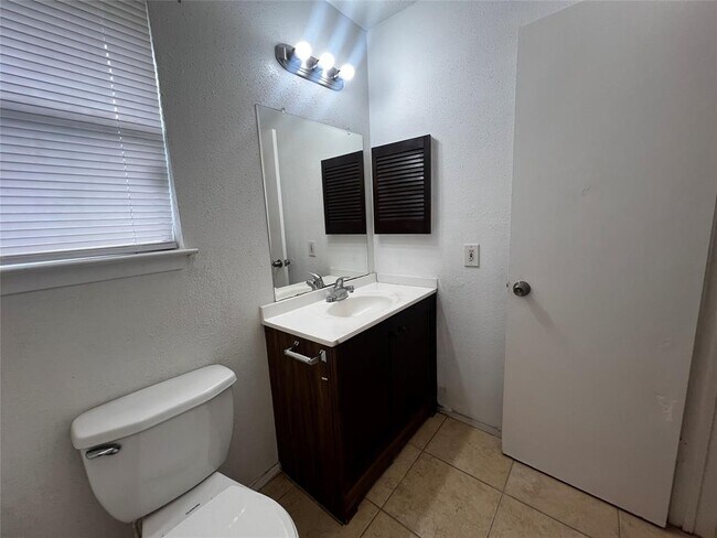 Building Photo - 5434 Parkridge Dr