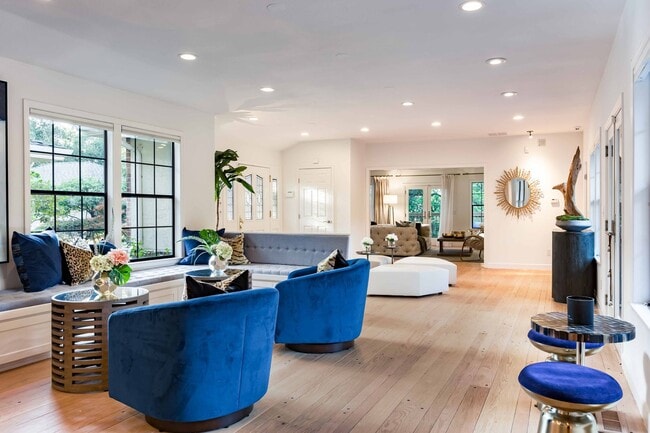 Building Photo - Luxurious Home in Atherton: Over an Acre o...