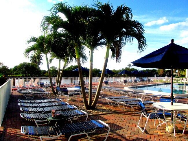 Building Photo - 19 Colonial Club Dr