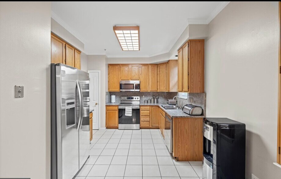 Building Photo - 5714 Silk Tree Dr
