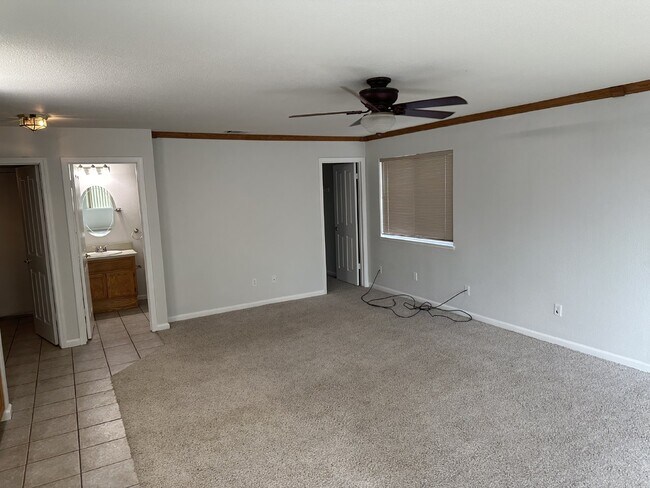 Building Photo - Beautiful 4 Bed/3 Bath Tracy Home with Pool and Fresh Paint