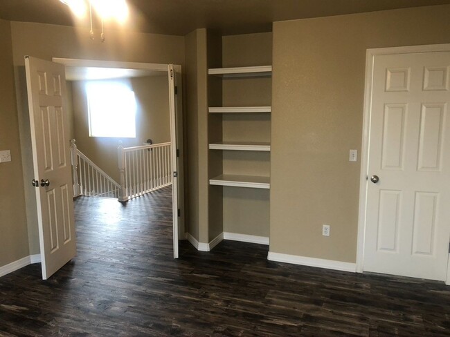 Building Photo - Large 4 bedroom Home in Commerce City