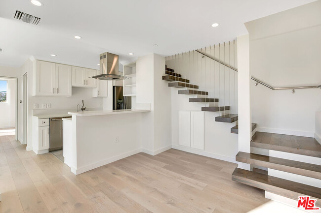 Building Photo - 28405 Via Acero St