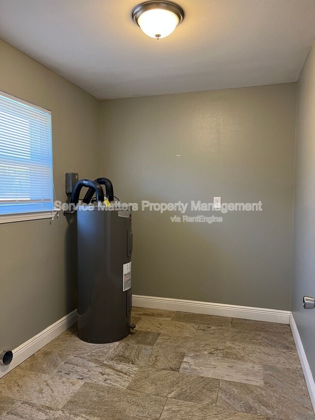 Building Photo - 602 Sawara Cir
