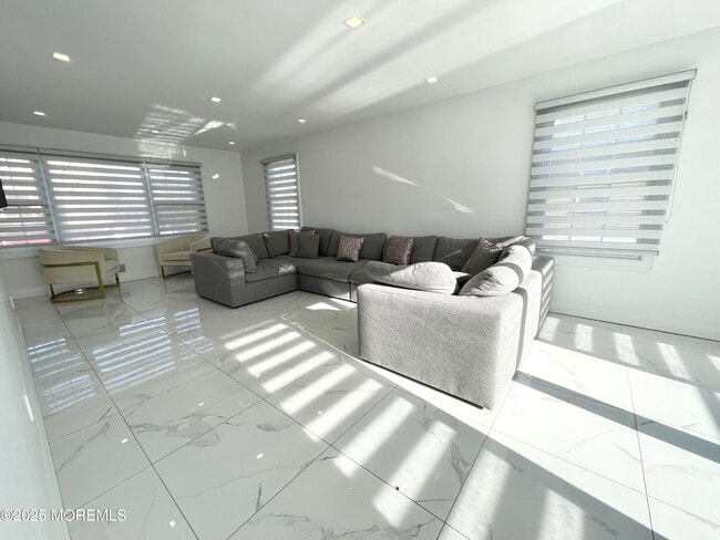 Building Photo - 7 Berger Ave