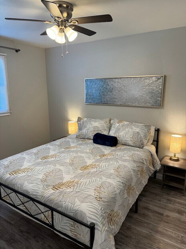 Building Photo - 826 W Weiland Ave