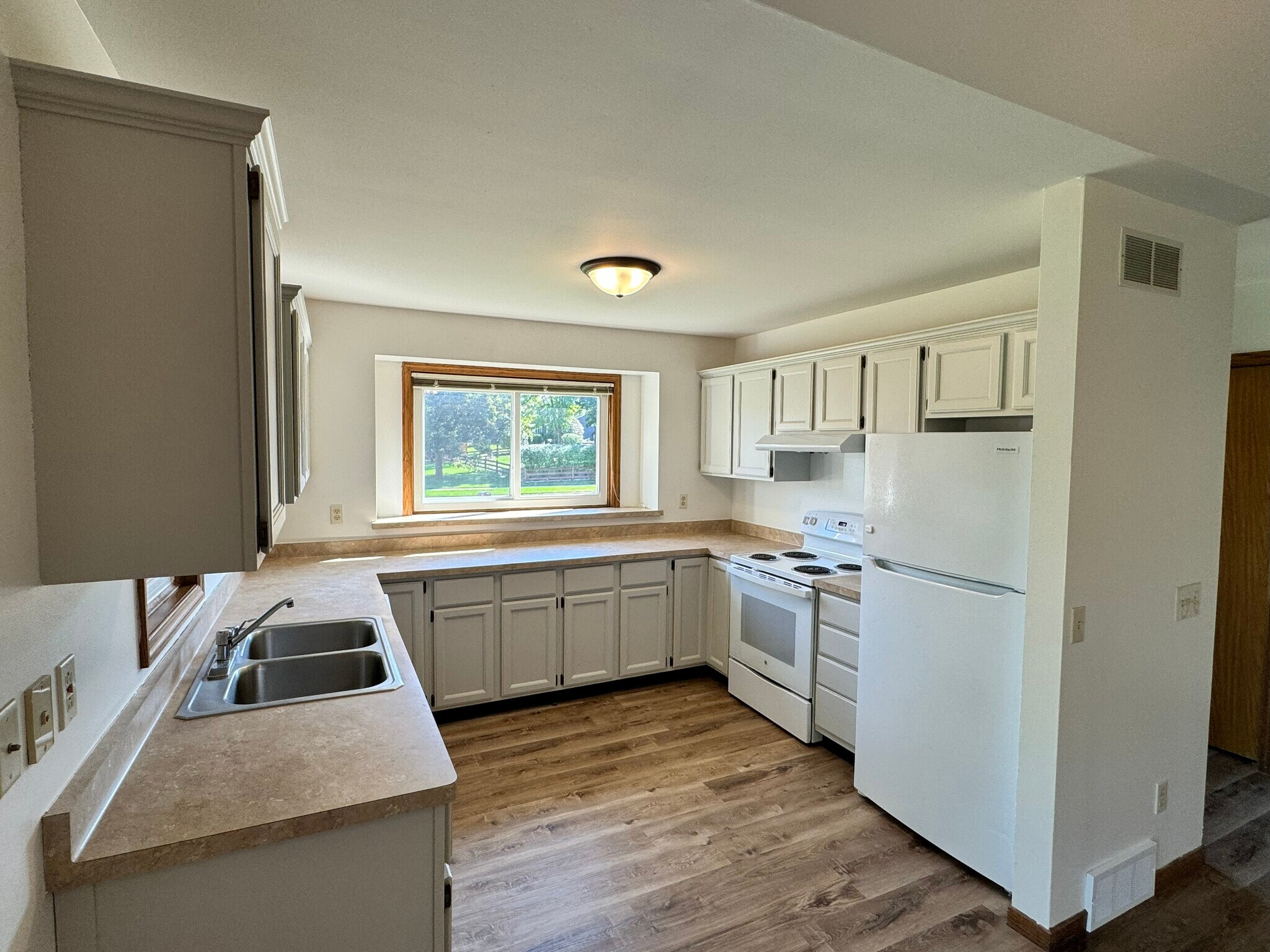 Kitchen - 893 S Main St