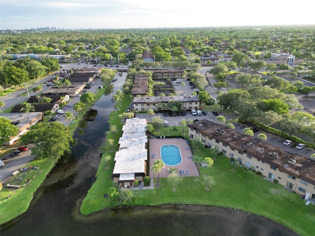 Building Photo - 416 Lakeside Dr