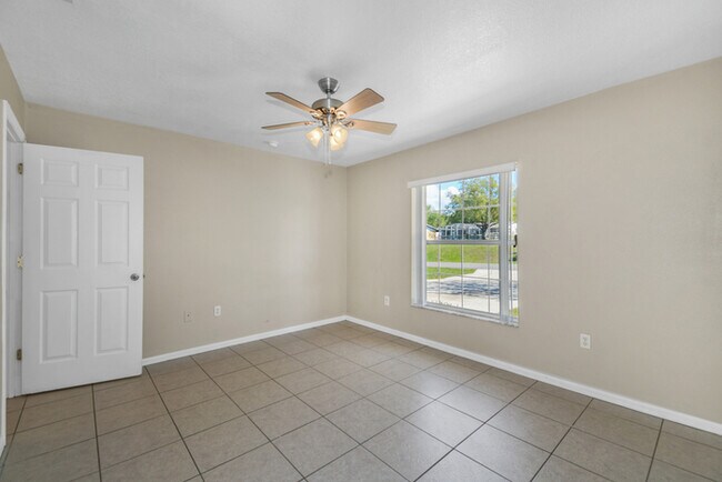 Building Photo - 294 Willow Song Ct