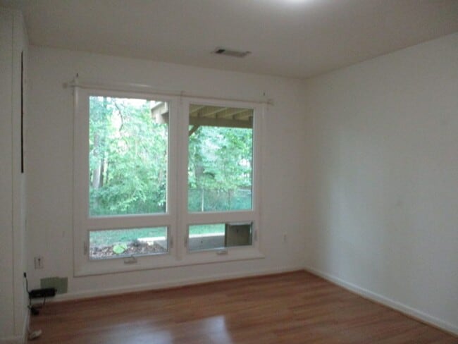 Building Photo - 5 BR Near Ft. Belvoir and Historic Mt. Vernon