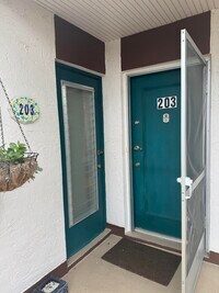 Building Photo - 4 Greenway Village N