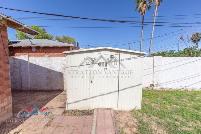 Building Photo - 8119 E Amelia Ave