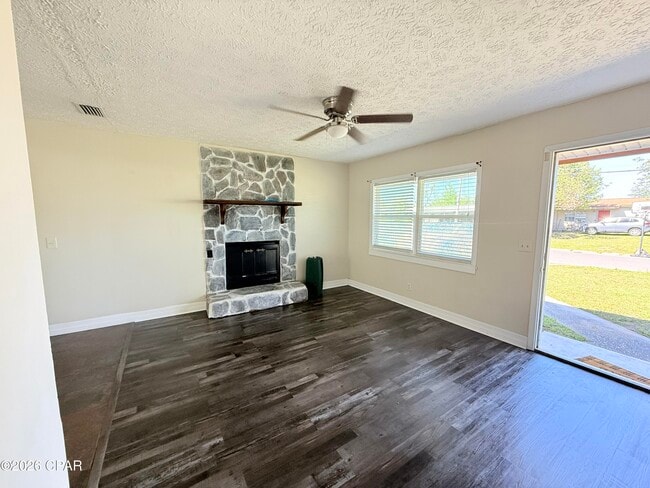 Building Photo - 808 Forestdale Ave