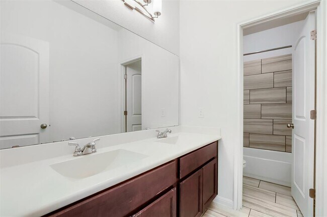 Building Photo - 20417 Shellduck Dr