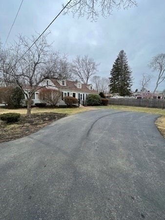 Building Photo - 793 Country Way