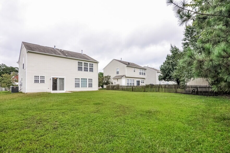 Building Photo - 225 Honeywell Way