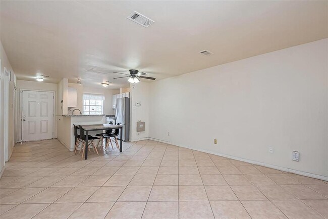 Building Photo - 2030 Plantation Dr