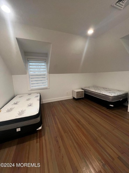 Building Photo - 255 Hollywood Ave