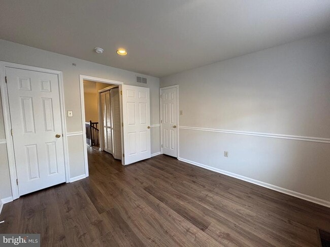 Building Photo - 17 Lincoln Dr