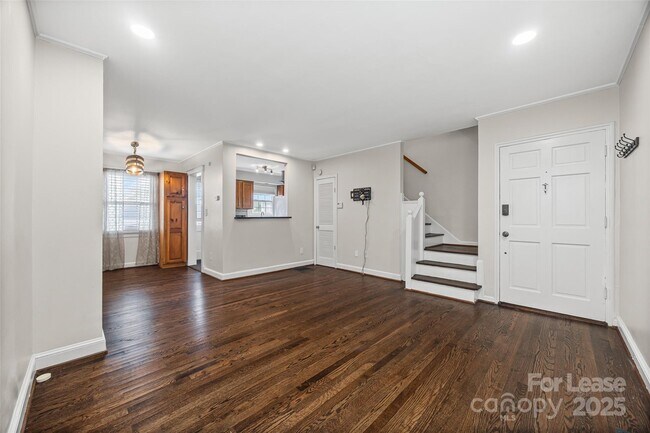 Building Photo - 512 Wakefield Dr