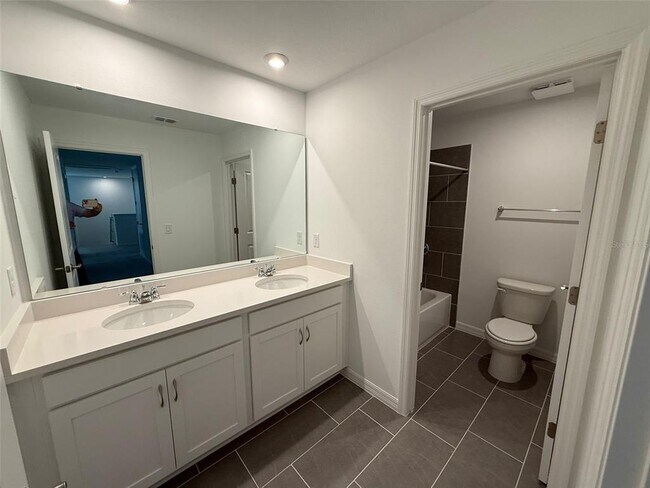 Building Photo - 3565 Dahlia Dr
